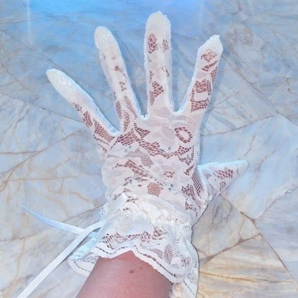 VS  Sequined White Lace Gloves